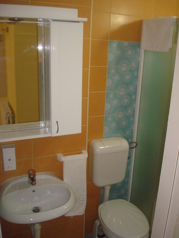 Linda Bed And Breakfast Ni Стая снимка